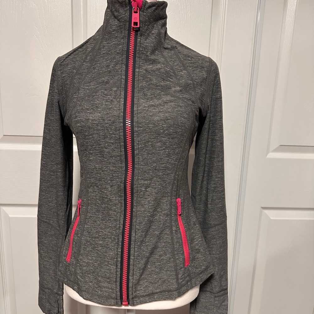 Lululemon Define Jacket * Cuffins, gray with Pink Accents Zippers, sizer 8 - Picture 4 of 4
